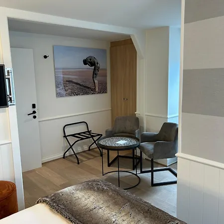 Отель Marie Siska Boutique Кнокке-Хейст